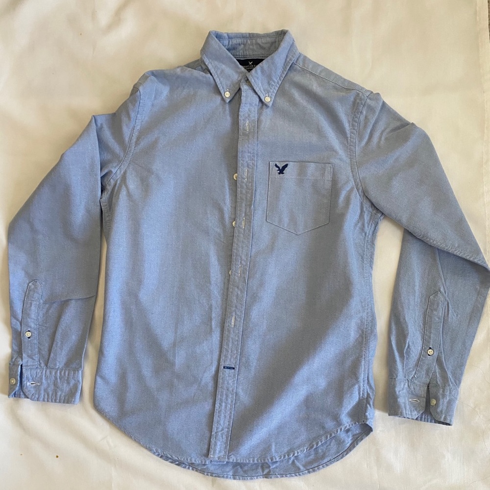 American Eagle long sleeve botten down shirt